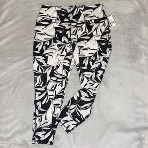 Crown and Ivy Woman’s Leggings Sz XL NWT